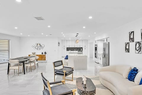 Strategic access to living, dining and kitchen area.