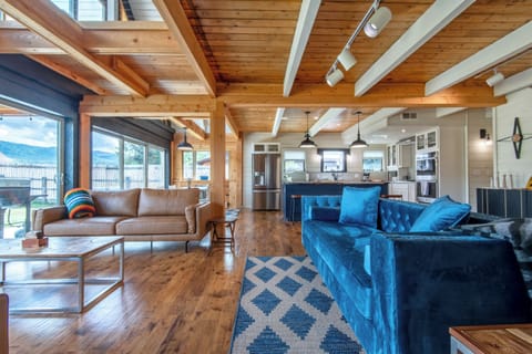 Living Room | Grand Lodging Company Chalet Alta Wyoming State Line (1)