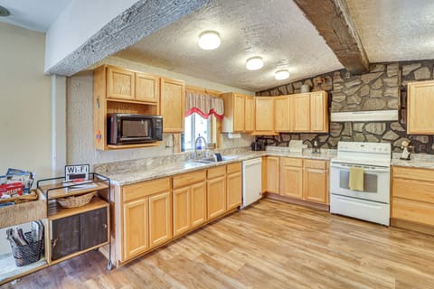 Kitchen | Cooking Basics | Keurig & Drip Coffee Maker