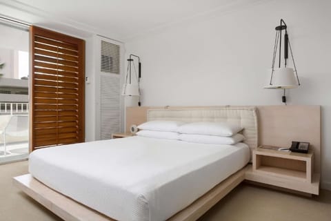 Unit with 1 King size bed. Exact unit will be assigned upon arrival. Views, colors and decor may vary.