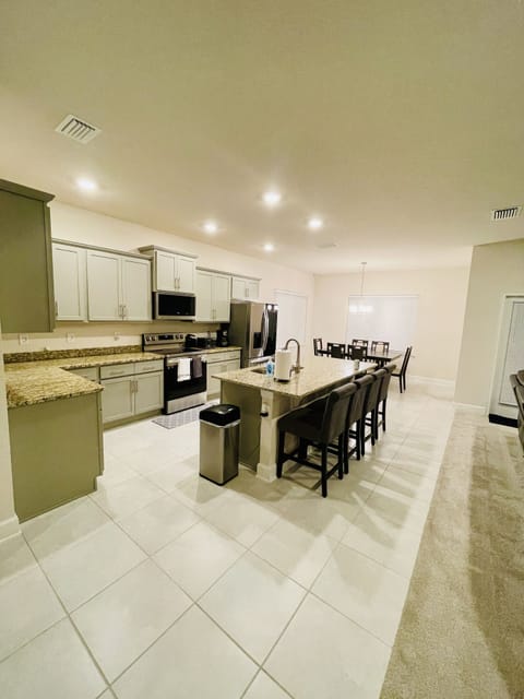 Kitchen & Island