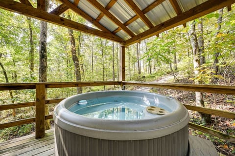 Private Gazebo w/ Hot Tub | On-Site Hiking Trail & Lake Access | Kayaks Provided