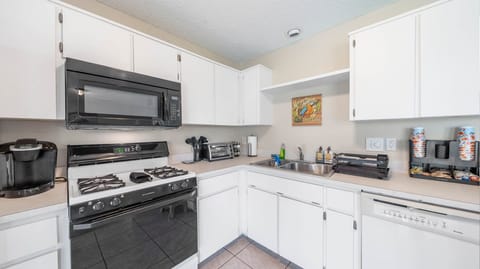 Coffee/Tea to-go, dishwasher, kitchen supplies