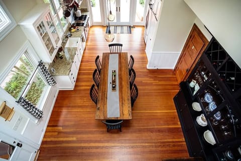 Gotta LOVE this kitchen!