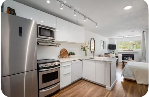 Full kitchen