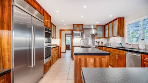 Fully equipped chef's kitchen