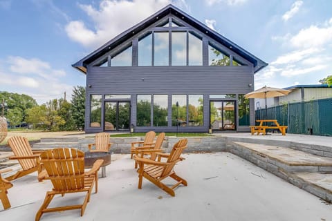 Granbury Vacation Rental | 4BR | 2BA | 2,200 Sq Ft | 1 Step to Enter