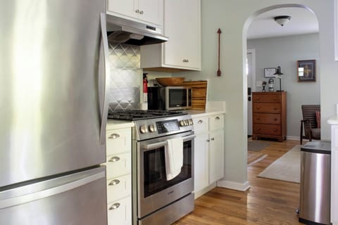 Gas range, new fridge with ice maker