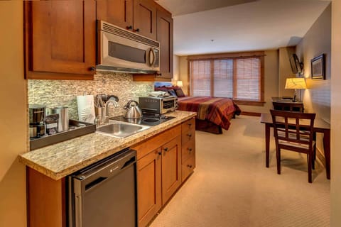 TMRCatamount204AKitchenette