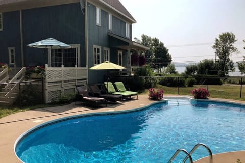 Private heated pool (1)