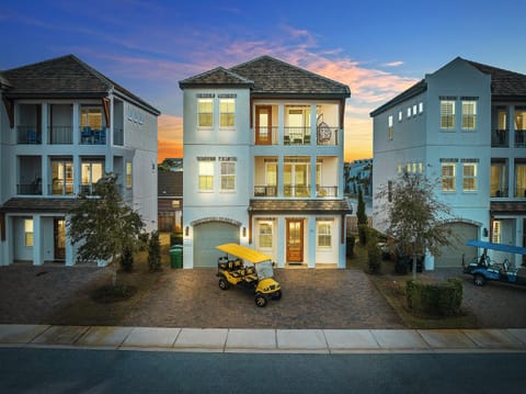 6-seat Golf Cart FREE during your stay! 2 minutes to the beach. Sleeps 15, 6 bedrooms, 5.5 bath, and 10 beds. Game room and bunk rooms. Heated pool across from the house!