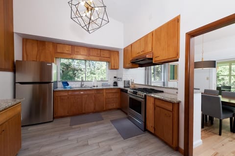 Main House - Fully stocked kitchen