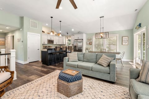 VOH237: Irie | Top Level Living Area