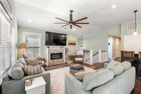 VOH237: Irie | Top Level Living Area