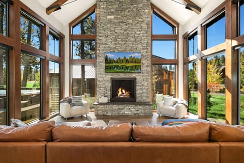 9 Wines: - Fabulous great room soaring ceilings and a 30' ledgestone gas fireplace.