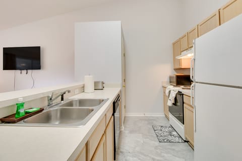 Kitchen | Equipped w/ Cooking Basics