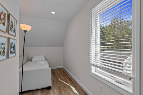 The 8th bedroom/bonus space has kids toys, a desk, and also twin daybed+twin trundle.