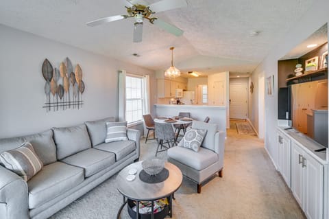 Living Room | Free WiFi | Smart TV | Central A/C & Heating