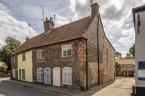 12 Station Road, Holt: Front elevation