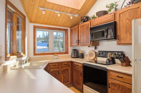 SWP Kings Crossing 13 kitchen