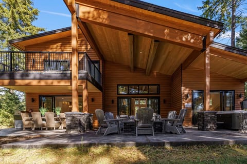 Step into Luxury at Our Mountain Modern Sanctuary.