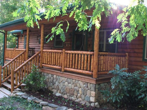 Cabin with covered front porch