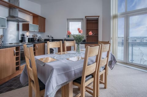 The Penthouse - 3 Bedroom Apartment - Llanelli (3879)