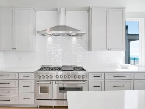 Kitchen - Chef's Kitchen Includes 6-Burner Gas Stove