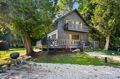 Secluded Door County cabin surrounded by towering cedars, private deck, grill & peaceful wooded setting near Lake Michigan