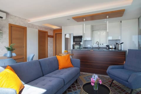 Salón y cocina abierta