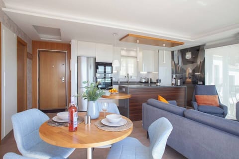 Salón y cocina abierta