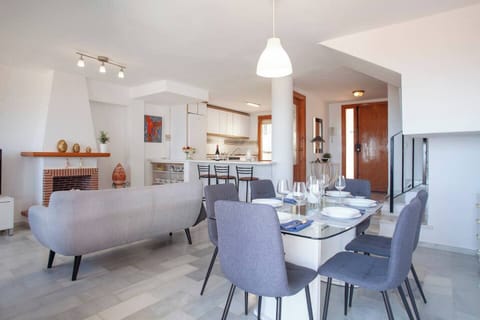 Salón, comedor y cocina abierta