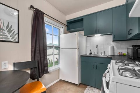 There is plenty of natural light in the kitchen!