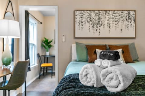 A very warm and cheerful space - your home away from home!