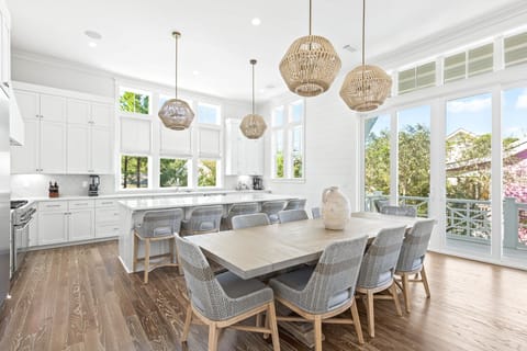 Spacious 2nd Floor Kitchen