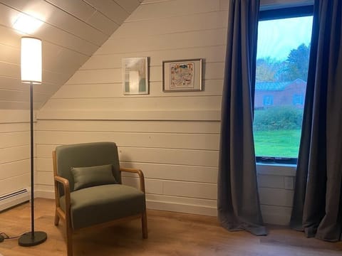 Magic Mountain Room - Reading Corner