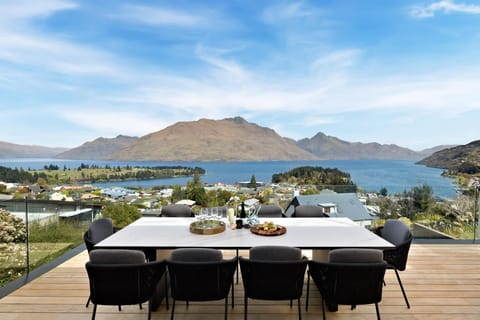 Alfresco dining with the ultimate view!