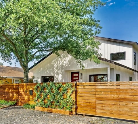 Fully fenced with automatic gate.  Additional space for 2 vehicles outside gate.