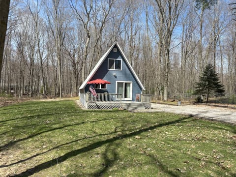 Big yard, sunny deck!