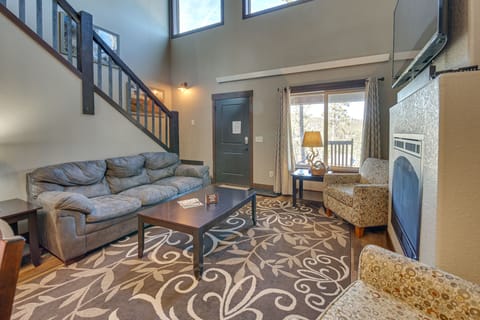 Living Room | Gas Fireplace | Flat-Screen TV