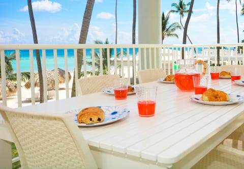 Stunning Ocean front prime position
