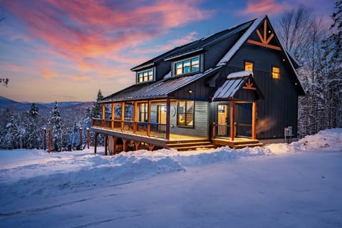Skyline Lodge is BRAND NEW and comfortably accommodates up to 16 guests.