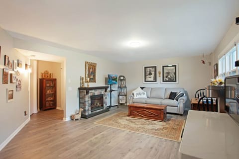 Living and entrance to bath