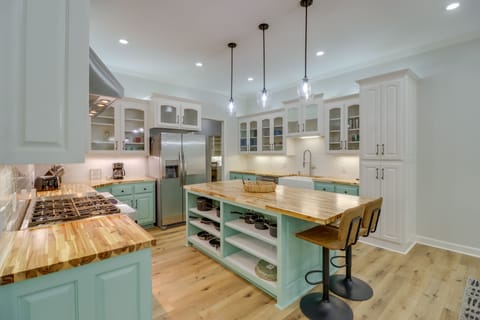 Edgemont Vacation Rental | 4,500 Sq Ft | 5BR | 4.5BA | Step Free (via Garage)