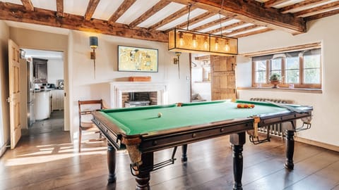 Games Room, Beaufort Farmhouse, Bolthole Retreats