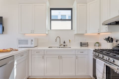 Full suite of appliances.