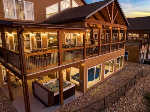 Indoor Pool, Hot Tub and Huge back deck!