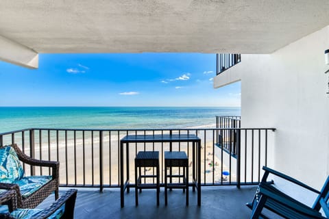 Royal Garden Resort 702