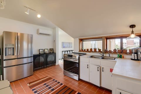 Fully stocked kitchen, full sized fridge with water dispenser & electric stove!