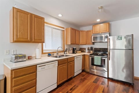 Fully equipped main kitchen